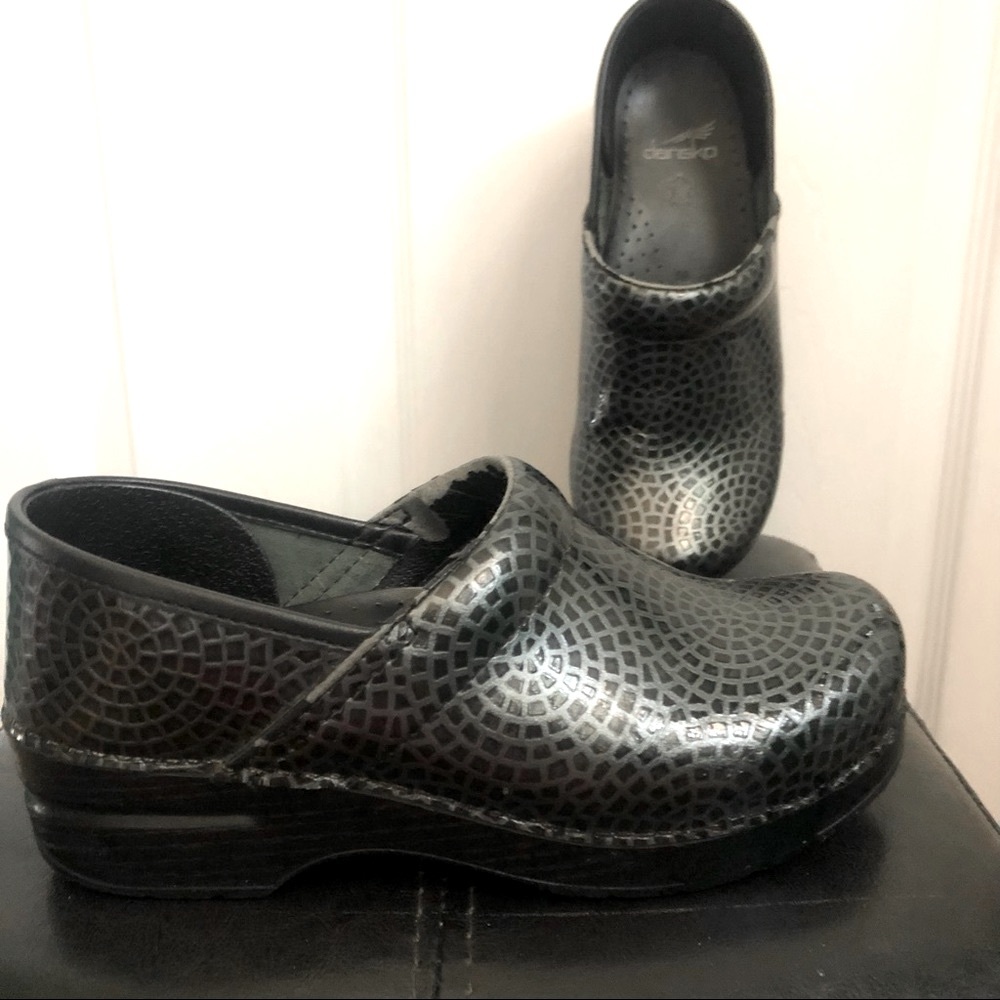 Dansko gray/black patent leather professional clog size 38